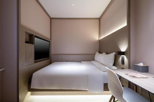 Tempat tidur dalam kamar di Hanting Hotel Beijing Beiqijia Future Technology City