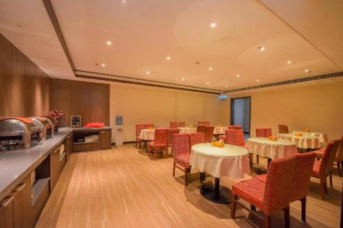 Restaurant o un lloc per menjar a Hanting Hotel Shijiazhuang Jianhe Bridge Metro Station