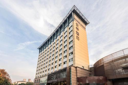 a tall building with a lot of windows at Ji Hotel Wuhan Guanggu Software Park Minzu Avenue in Liufangling