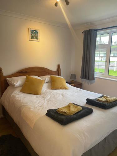 een slaapkamer met een bed en 2 badjassen bij BumbleBee Lodge in Saint Cleer