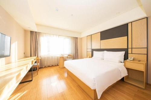 En eller flere senge i et værelse på Ji Hotel Beijing Tiantan