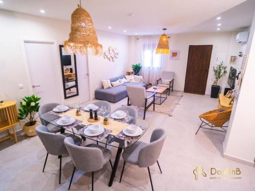 Un lugar para sentarse en Cantos Apartment with Jacuzzi
