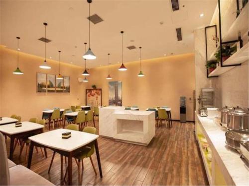 Restoran ili drugo mesto za obedovanje u objektu Hanting Hotel Zhengzhou Songshan Nan Road Yaxing Plaza