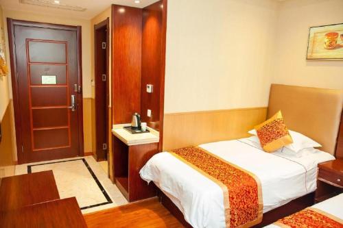a hotel room with a bed and a bathroom at Hi Inn Shanghai Dongan Road Metro Station in Shanghai