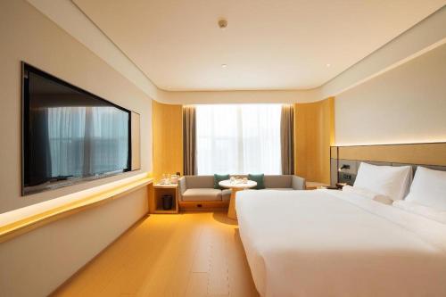 Łóżko lub łóżka w pokoju w obiekcie Ji Hotel Changzhi Xi Bus Station