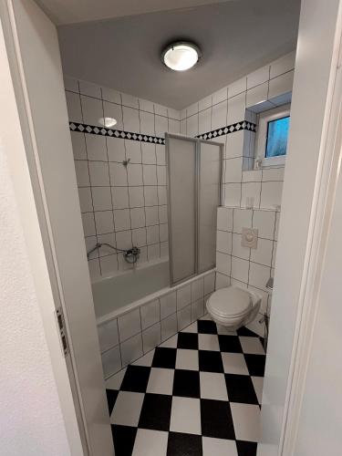 a bathroom with a toilet and a shower at City-Residenz Ge-Buer in Gelsenkirchen