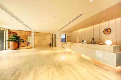 The lobby or reception area at Ji Hotel Nantong Dongjing International
