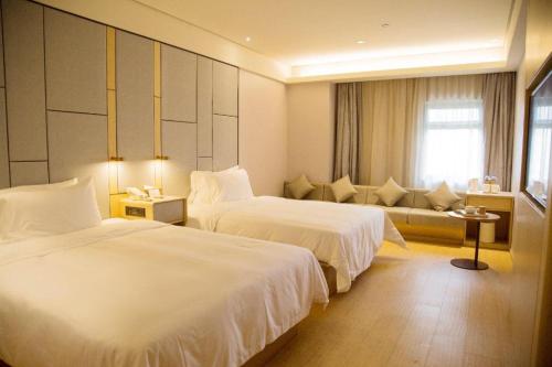 En eller flere senge i et værelse på Ji Hotel Hefeng Binhu Shidai Square