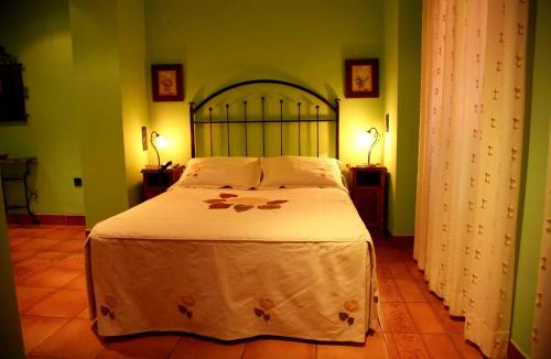 Säng eller sängar i ett rum på Hotel Baviera