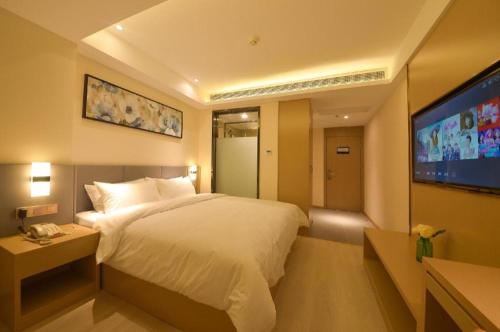 Giường trong phòng chung tại Starway Hotel Kaifeng Qingming Shanghe Garden