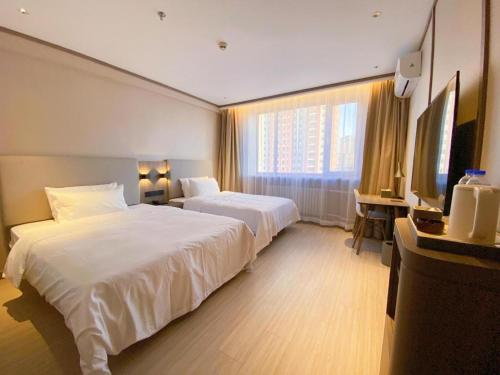 Säng eller sängar i ett rum på Hanting Hotel Harbin Xuedashijin Qianjin Road