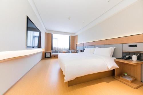Säng eller sängar i ett rum på Ji Hotel Zhengzhou Jinshui Road