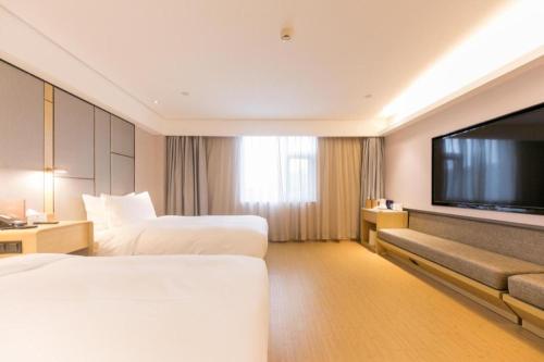 Łóżko lub łóżka w pokoju w obiekcie Ji Hotel Beijing Shangdi Anningzhuang