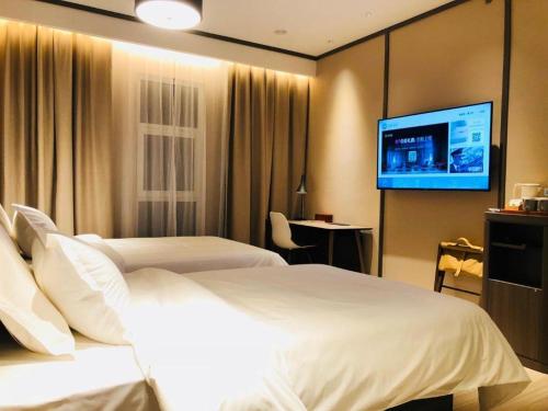 Postel nebo postele na pokoji v ubytování Hanting Hotel Dezhou Yucheng Administrative Street