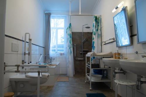 Ένα μπάνιο στο Gästehaus Harzluft / Gruppenferienhaus