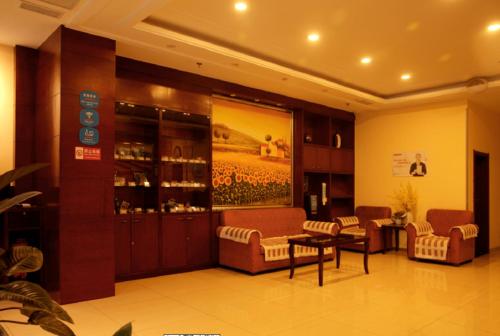 De lobby of receptie bij Hanting Hotel Dandong Xincheng Hardware Market