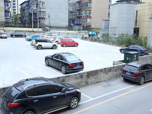 a group of cars parked in a parking lot at Hi Inn Nanchang Bayi Square Metro Station in Nanchang