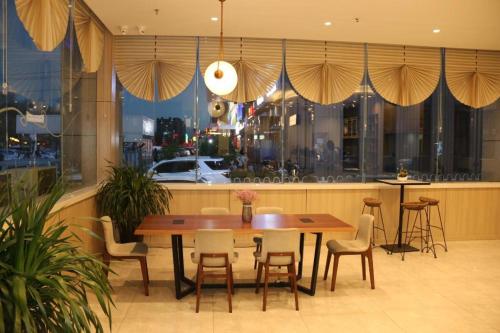 Ein Restaurant oder anderes Speiselokal in der Unterkunft Hanting Premium Taiyuan Economic Development Zone 
