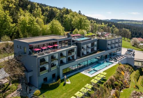 Бассейн в Hüttenhof - Wellnesshotel & Luxus-Bergchalets - Adults only или поблизости