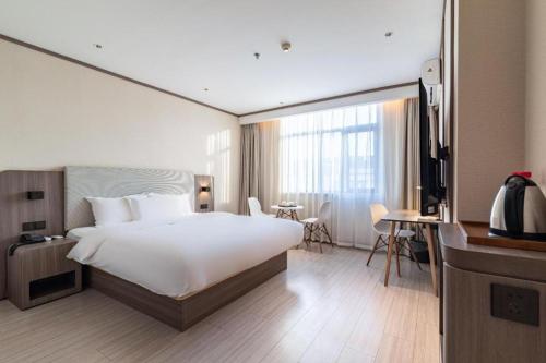 Ένα ή περισσότερα κρεβάτια σε δωμάτιο στο Hanting Hotel Taizhou Wanda