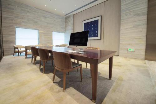 a conference room with a table with a computer on it at Ji Hotel Jilin Wanda Plaza in Jilin