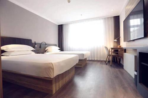 Katil atau katil-katil dalam bilik di Hanting Premium Hotel Changchun Eco Plaza