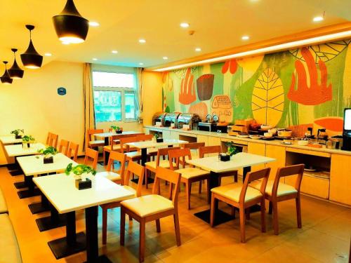 En restaurant eller et andet spisested på Hanting Hotel Mianyang Municipal Government