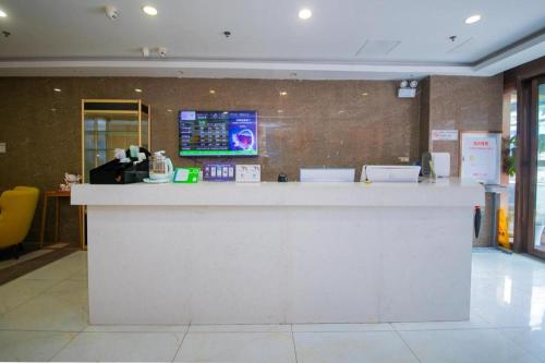 Lobbyn eller receptionsområdet på Hi Inn Nanjing Hunan Road Wuyue Plaza