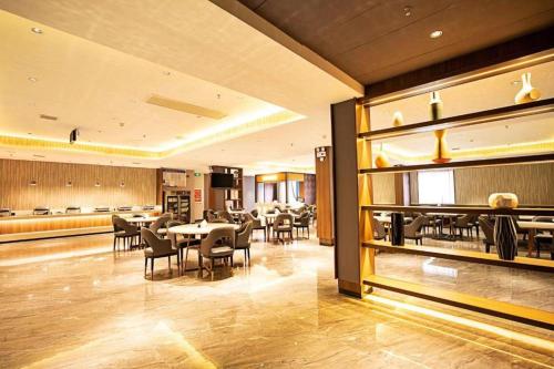 Restorāns vai citas vietas, kur ieturēt maltīti, naktsmītnē Starway Hotel Shangqiu Municipal Government