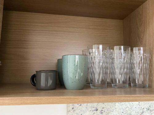 Příslušenství pro přípravu čaje a kávy v ubytování Apartamento próximo a uopeccan