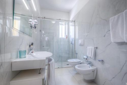 Koupelna v ubytování Victoria Palace Hotel & Zen Wellness