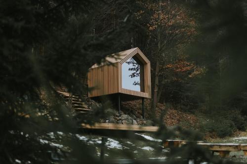 a small cabin in the middle of a forest at Fenyővölgy Luxus Pihenőház ***** Mátrakeresztes in Matrakeresztes