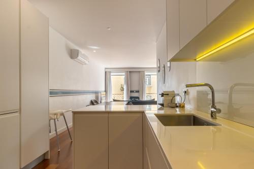 Modern 3BR, terrace, AC/heating & self check-in