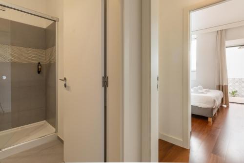 Modern 3BR, terrace, AC/heating & self check-in