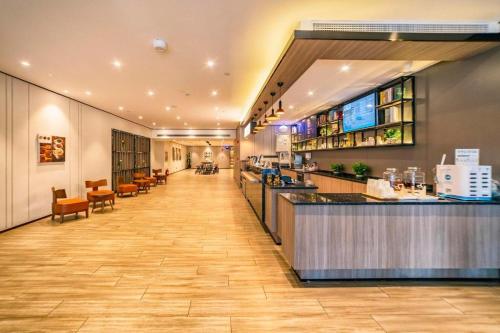 Ресторан / й інші заклади харчування у Hanting Hotel Qingdao Xianggang Zhong Road Aofan Center