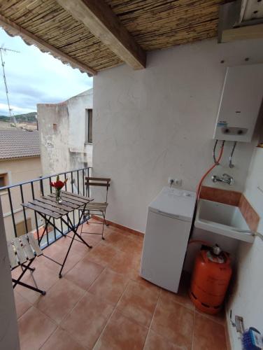 a balcony with a table and a washing machine at The Loft Pinoso in Pinoso