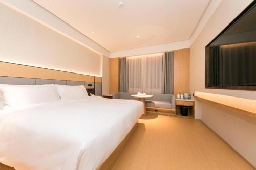 Ji Hotel Wenzhou Xueshan Road tesisinde bir odada yatak veya yataklar