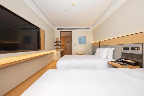 Posteľ alebo postele v izbe v ubytovaní Ji Hotel Zhongguancun Suzhou Street