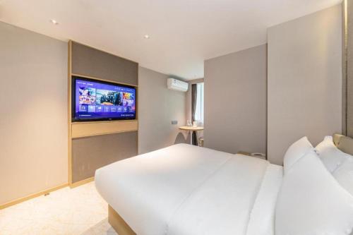 En eller flere senge i et værelse på Hanting Hotel Fuzhou Sanfang Qixiang Jingda Road