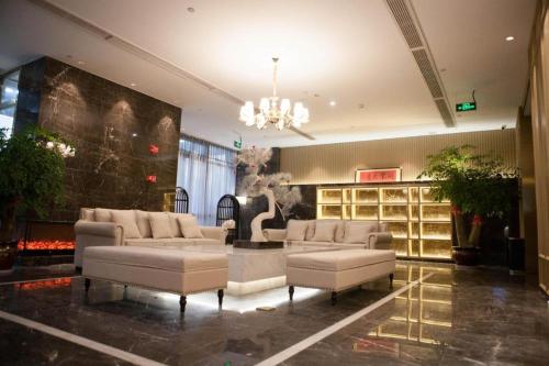 Lobby/Rezeption in der Unterkunft Hanting Premium Hotel Wenzhou Longwan Haicheng