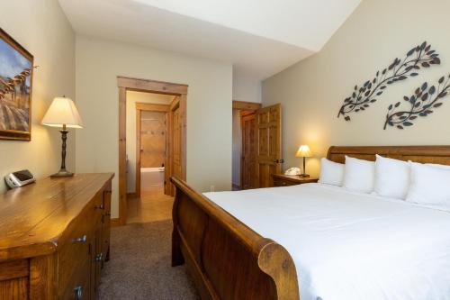 Ένα ή περισσότερα κρεβάτια σε δωμάτιο στο 6533 Settlers Creek townhouse