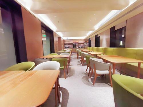 Restorāns vai citas vietas, kur ieturēt maltīti, naktsmītnē Ji Hotel Tonghua Railway Station Plaza