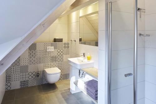 a bathroom with a toilet and a sink and a shower at Hexenhaus in Rietz Neuendorf