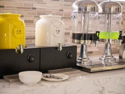a kitchen counter with two coffee makers and a mixer at Lavande Hotel Anshan City Center in Anshan