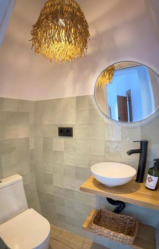 a bathroom with a sink and a mirror at Boutique Casa Caldereros in Córdoba