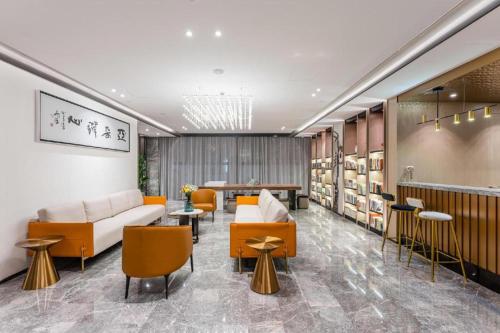 Atour Hotel Suzhou New District Shishan Huaihai Street tesisinde lounge veya bar alanı