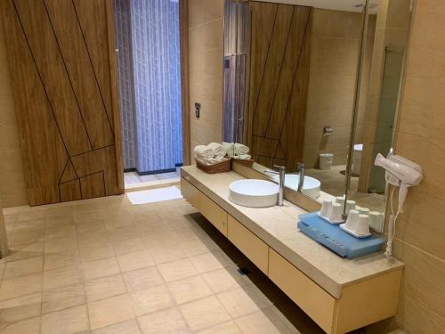 a bathroom with two sinks and a shower at Aquarius Motel in Taichung