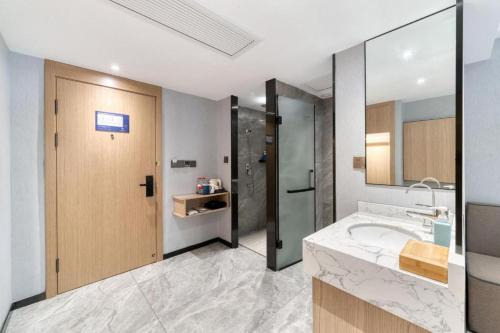 a bathroom with a sink and a shower at Starway Hotel Wenzhou Rui'an Tangxia in Xianjiayu