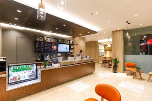 De lobby of receptie bij Hanting Premium Hotel Ningbo Xingning Qiaoxi Metro Station