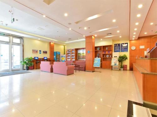 Lobby alebo recepcia v ubytovaní Hanting Hotel Beijing Nanyuan Heyi Metro Station